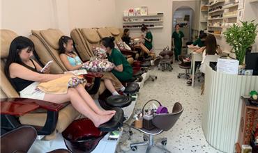 Professional nail services for international clients in Saigon 