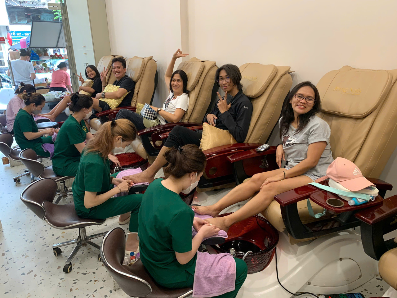 Nail Salon for Foreigners in District 1 Offering Massage & Waxing