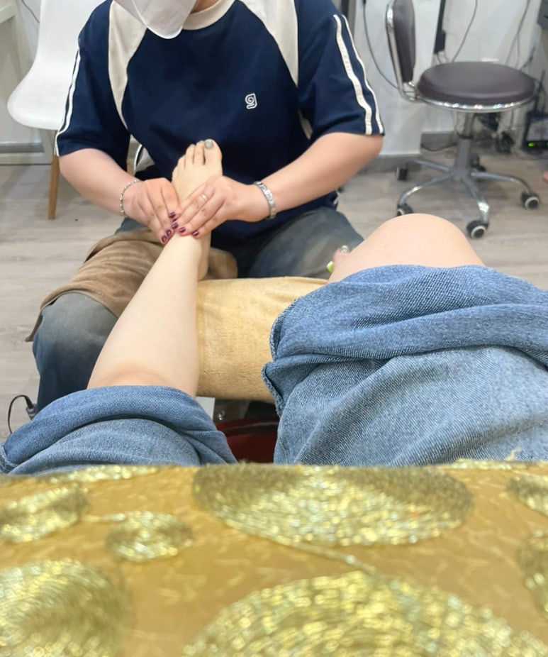 Nail Salon for Foreigners in District 1 Offering Massage & Waxing